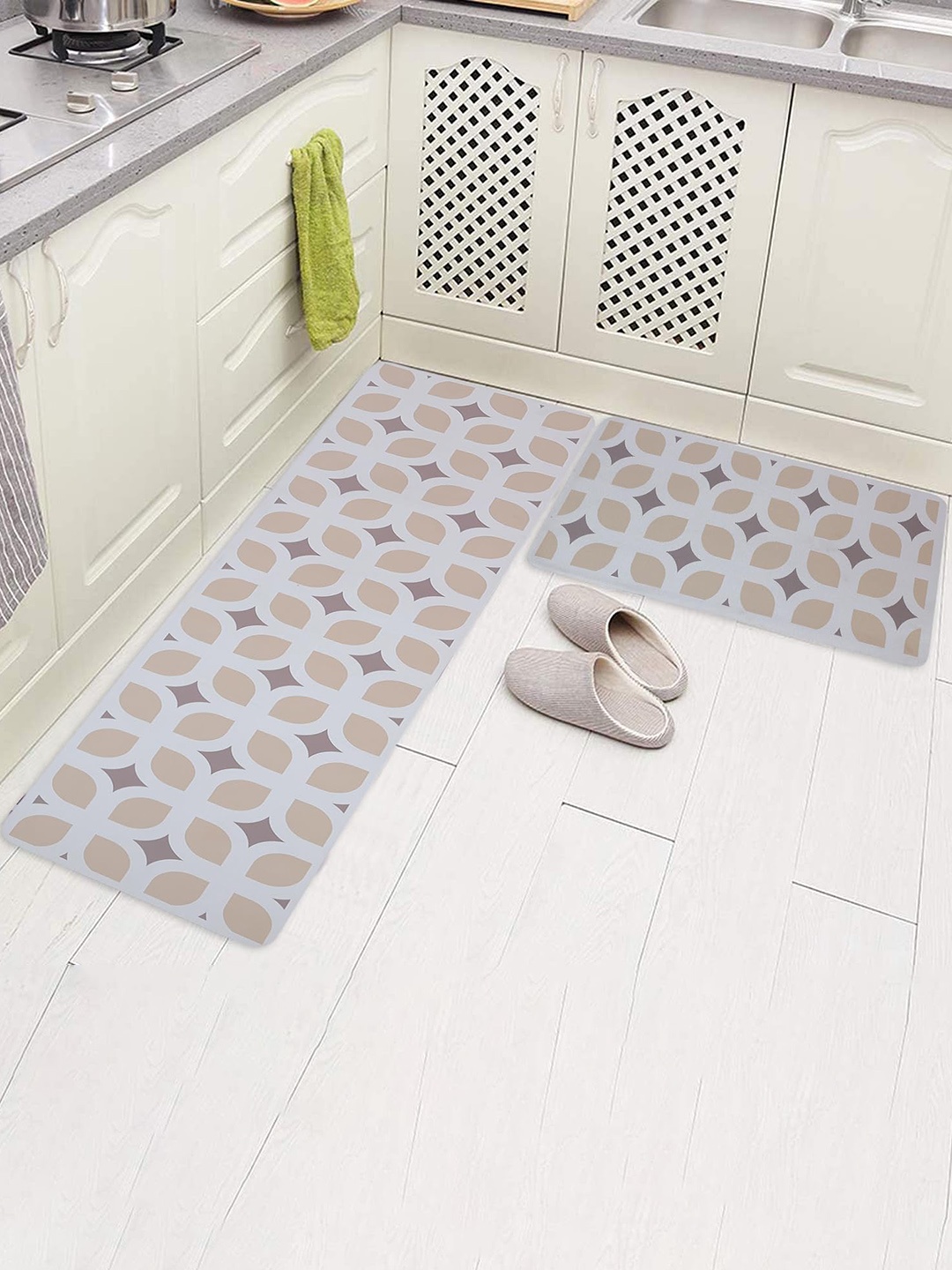 

HomeCloud 2 Pieces White & Beige Geometric Pattern Anti-Skid Kitchen Mats