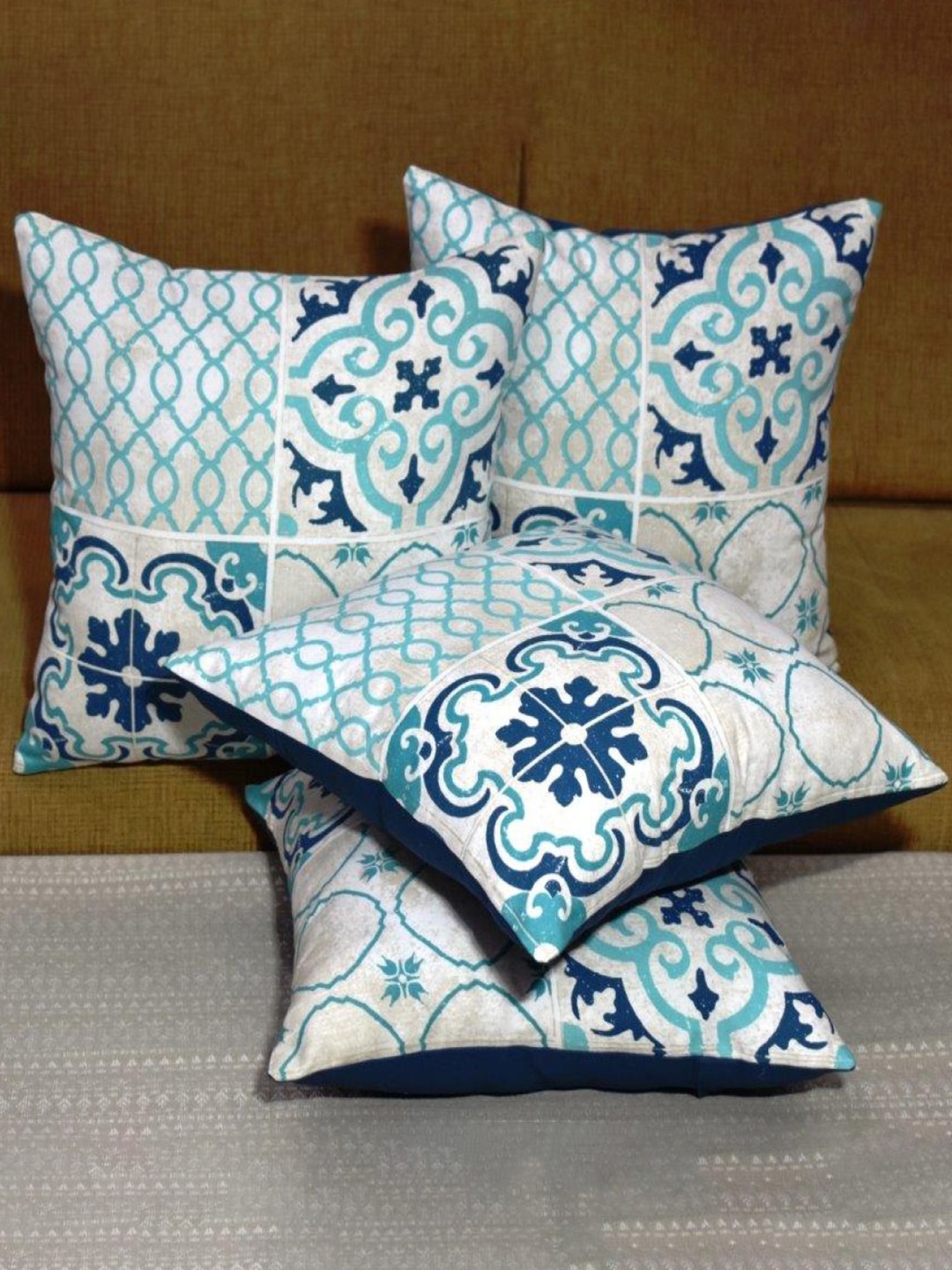 

Aura White & Green 4 Pieces Cotton Abstract Square Cushion Covers