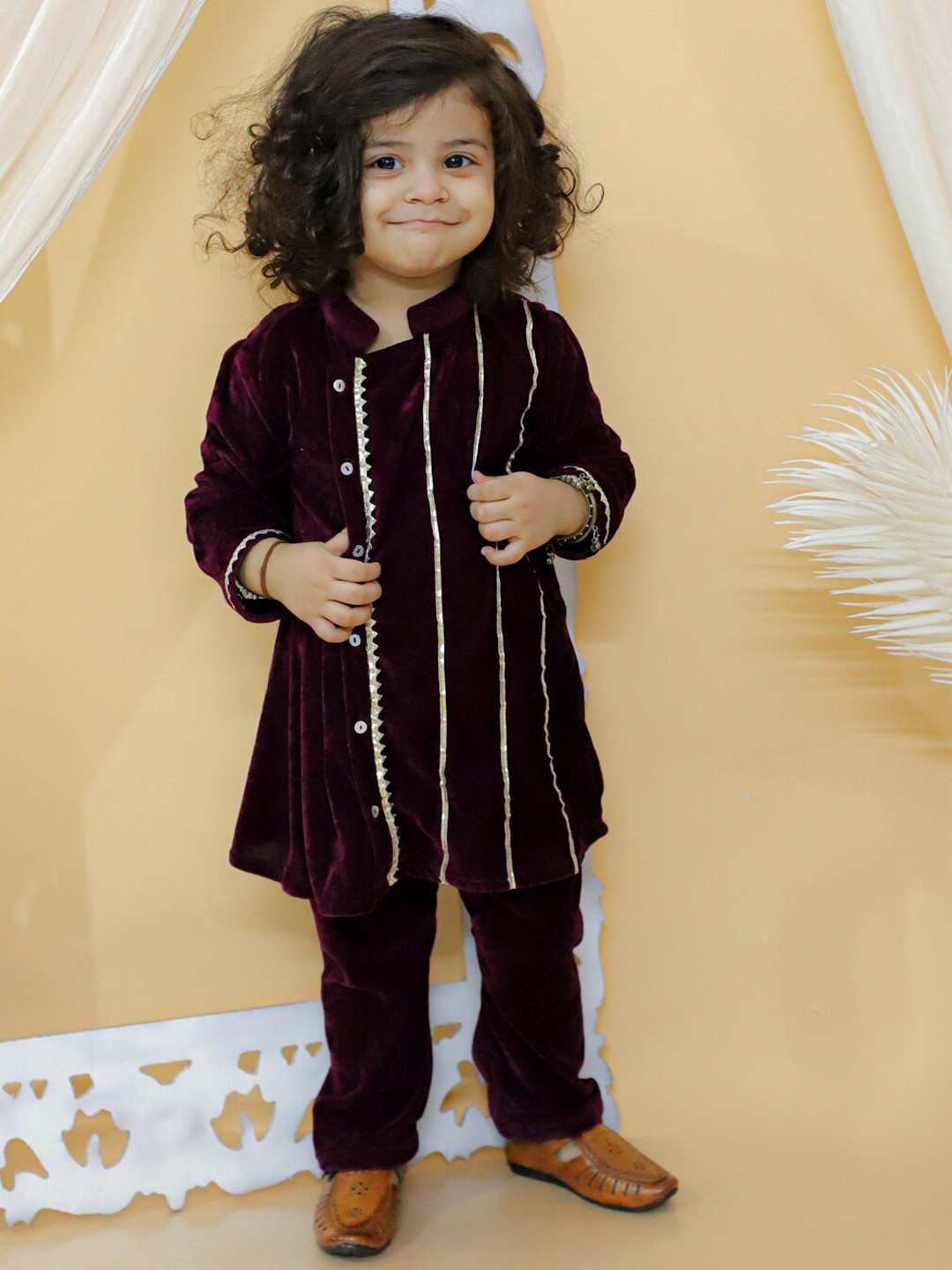 

BownBee Boys Ethnic Motifs Gotta PattiRegular Velvet Kurta with Pyjamas, Purple
