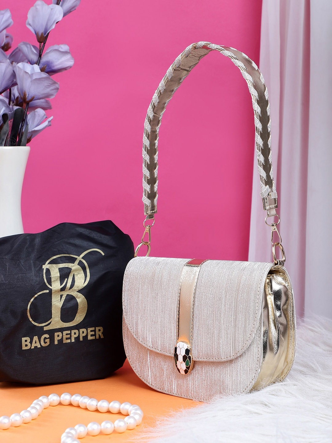 

Bag Pepper Structured Shoulder Bag, Gold