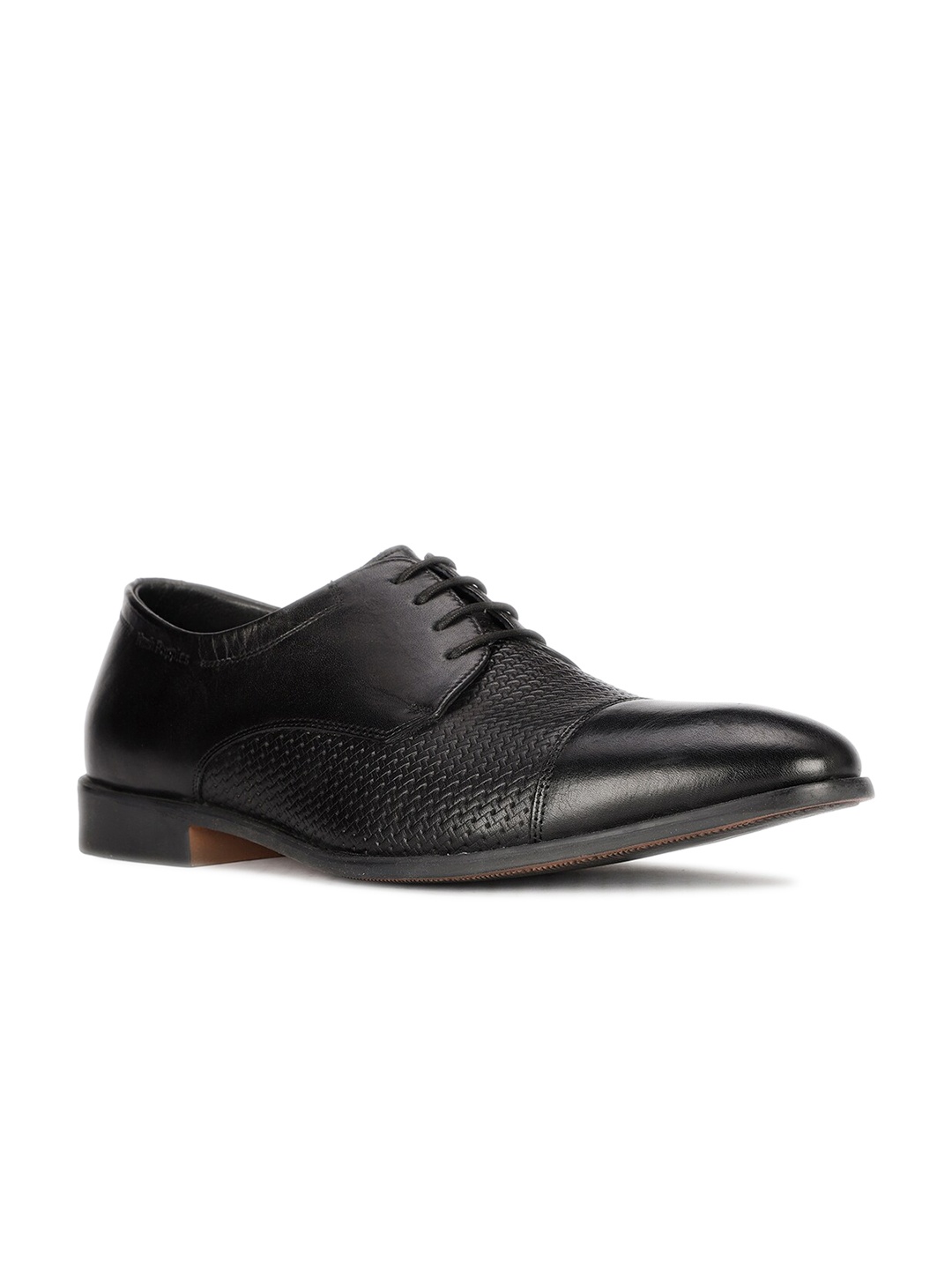 

Hush Puppies Men Textured Round Toe Formal Derbys, Black