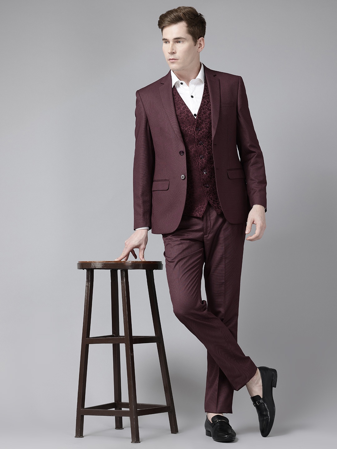 

Park Avenue Textured Party Blazer & Trousers with Waistcoat, Maroon