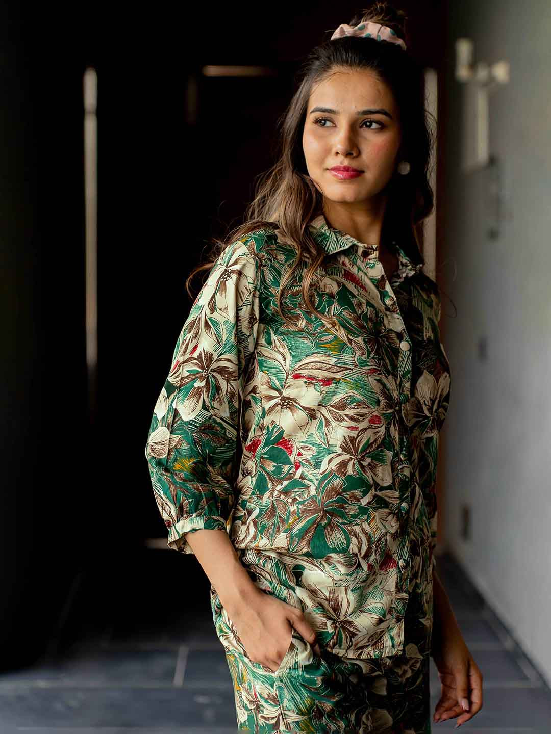 

KALINI Floral Printed Shirt With Shorts, Beige