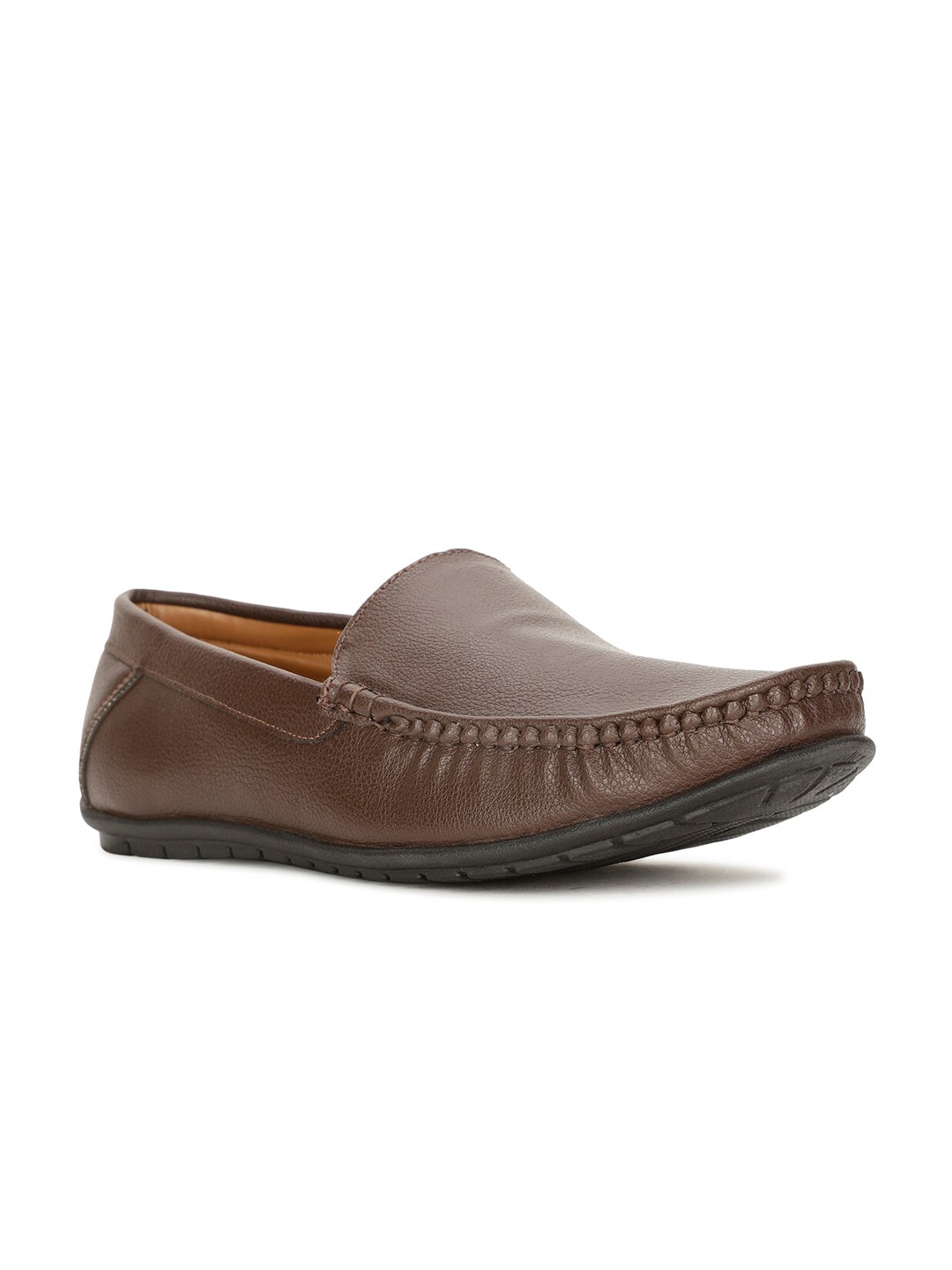 

Bata Men Textured Round-Toe Loafers, Brown