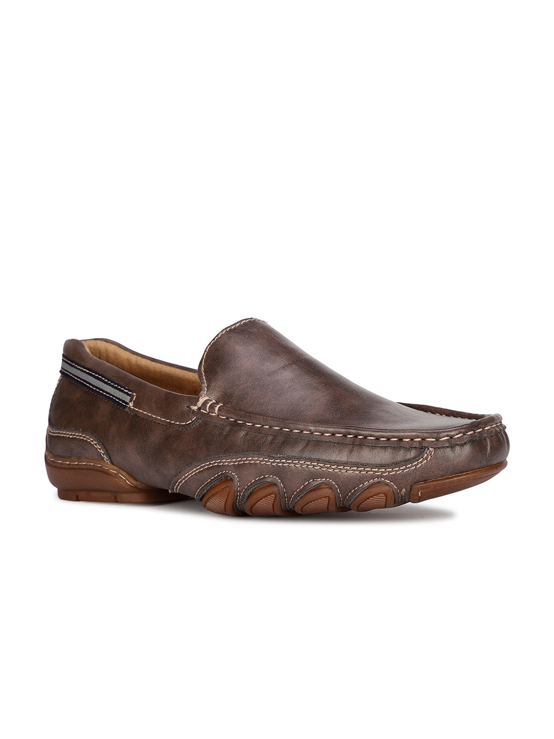 

Bata Men Textured Round-Toe Loafers, Brown