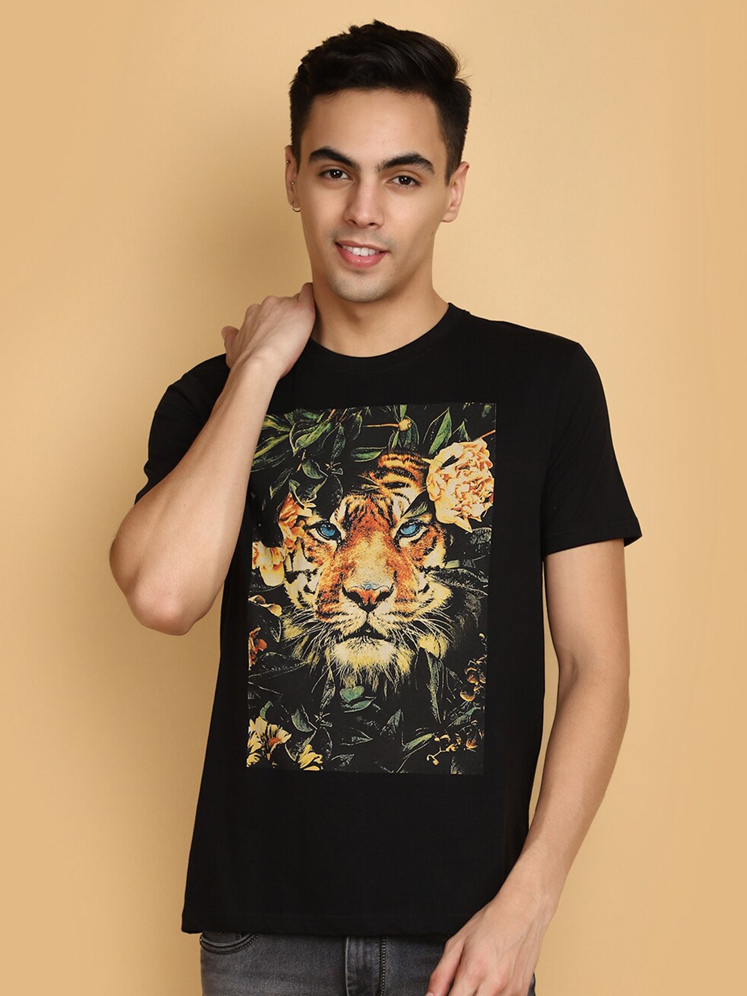 

V-Mart Graphic Printed Cotton T-shirt, Black