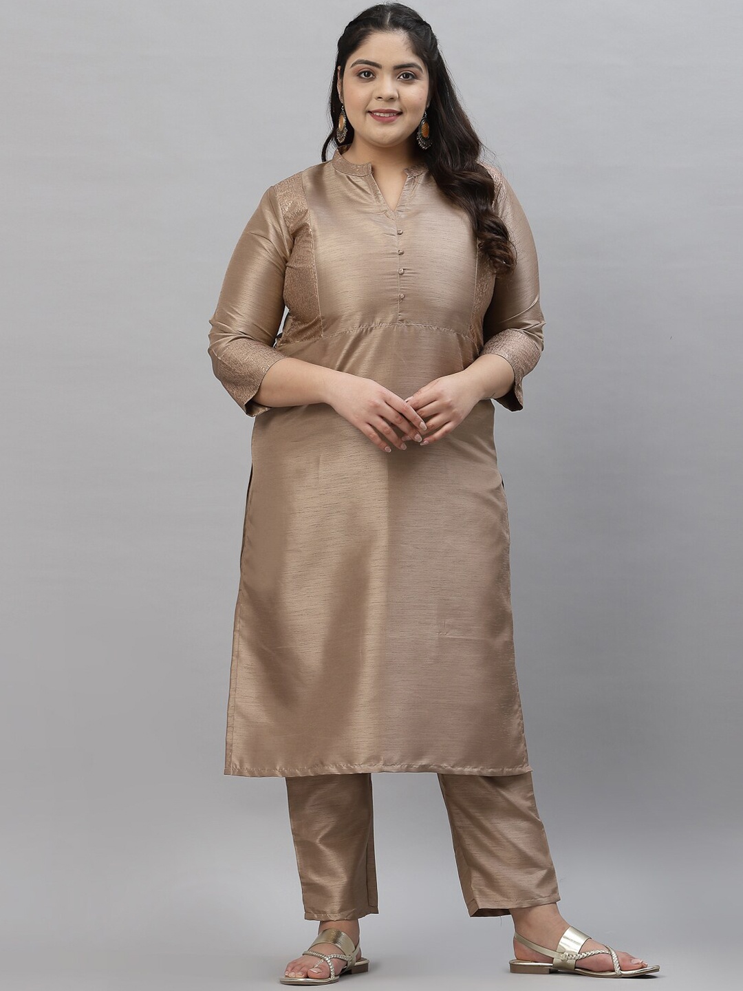 

Sztori Plus Size Mandarin Collar Straight Kurta with Trousers, Brown