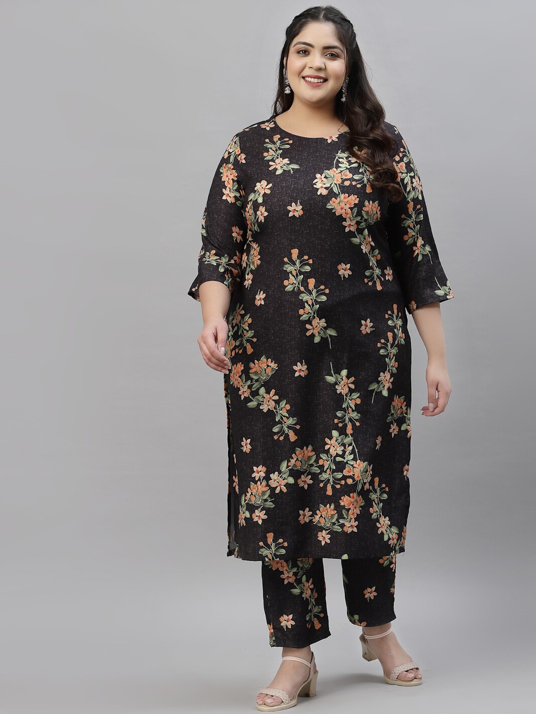 

Sztori Plus Size Black Floral Printed Round Neck Straight Kurta with Trousers