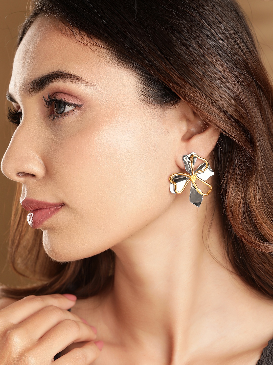

Rubans Voguish Floral Shaped Studs, Silver