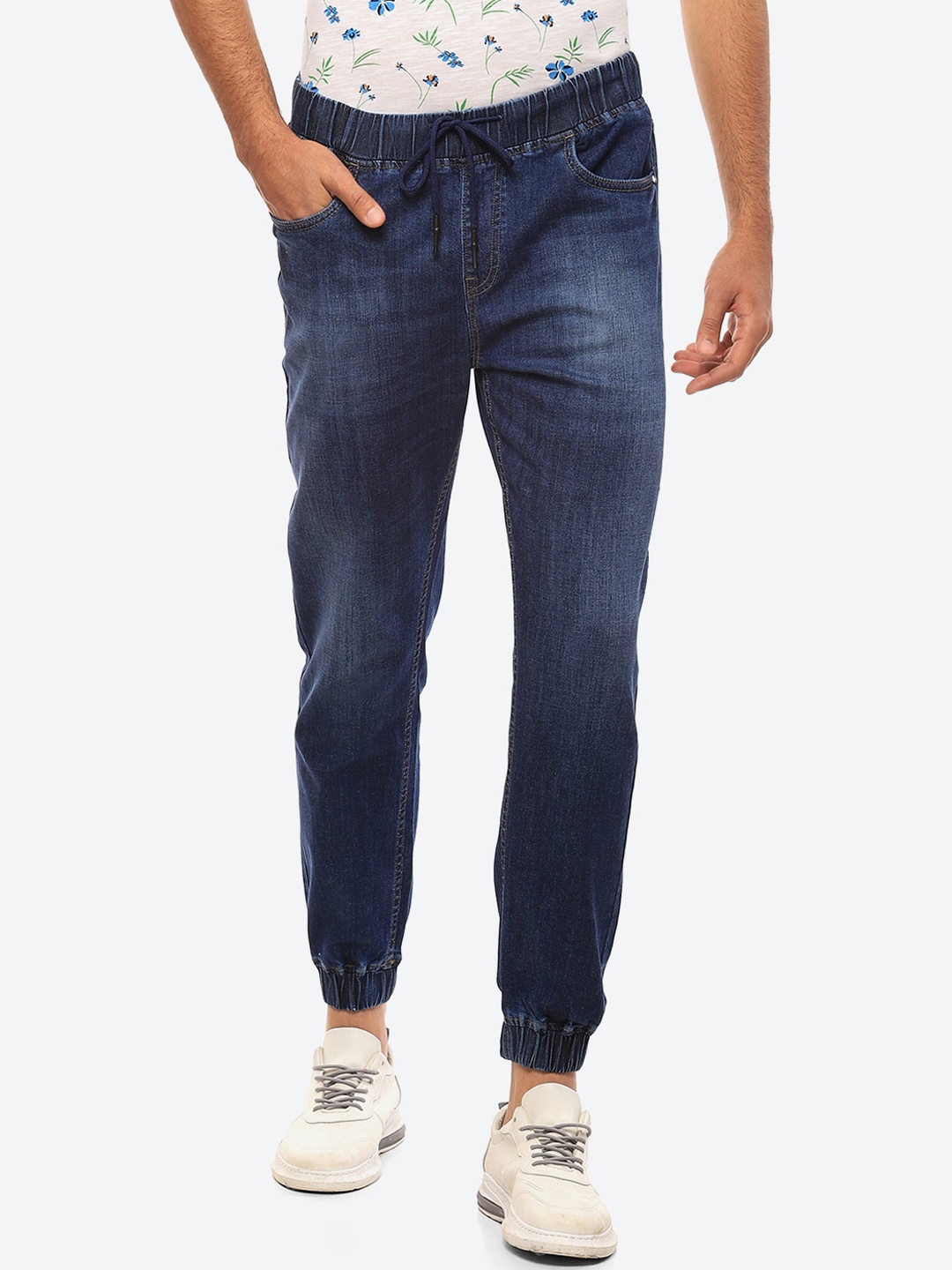 

2Bme Men Mid-Rise Clean Look Jogger Fit Light Fade Cotton Jeans, Blue