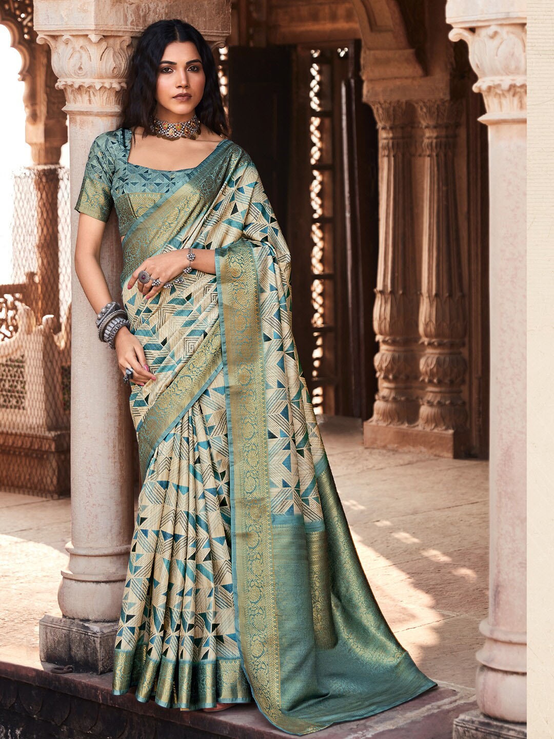 

Anouk Silk Blend Designer Banarasi Saree, Beige