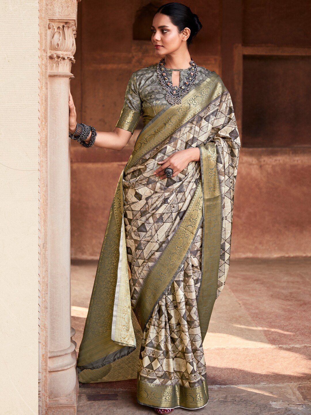 

Anouk Silk Blend Designer Banarasi Saree, Beige