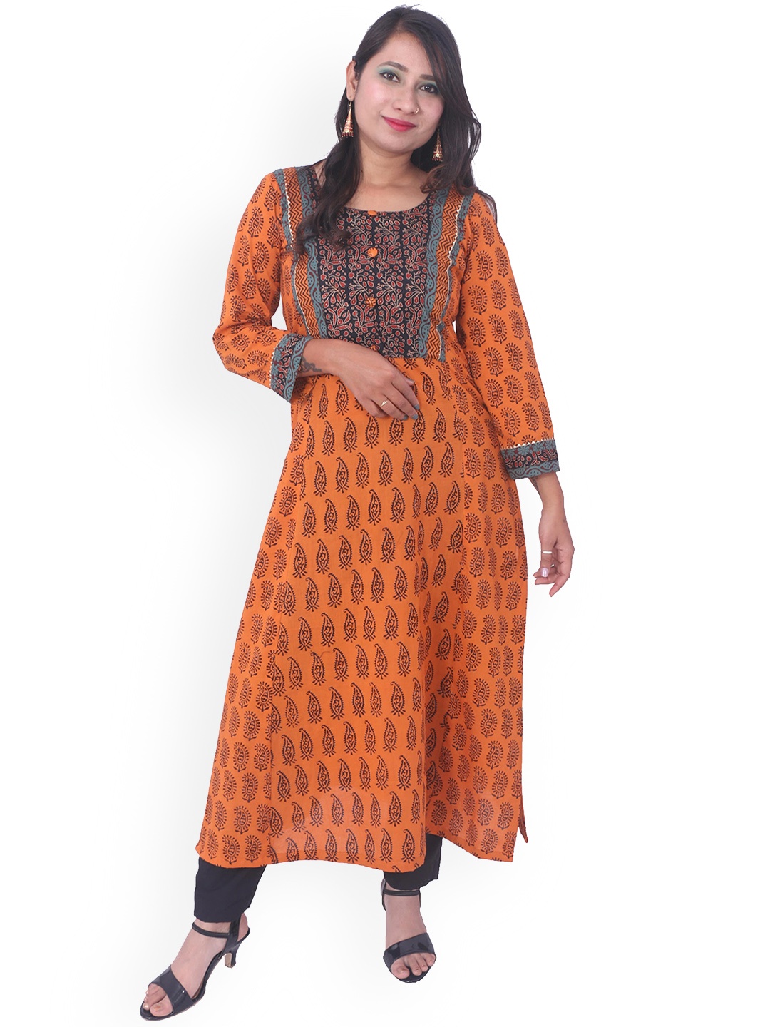 

WEAVERS SAGA Orange Ethnic Motifs Printed Gotta Patti Block Print Kurta
