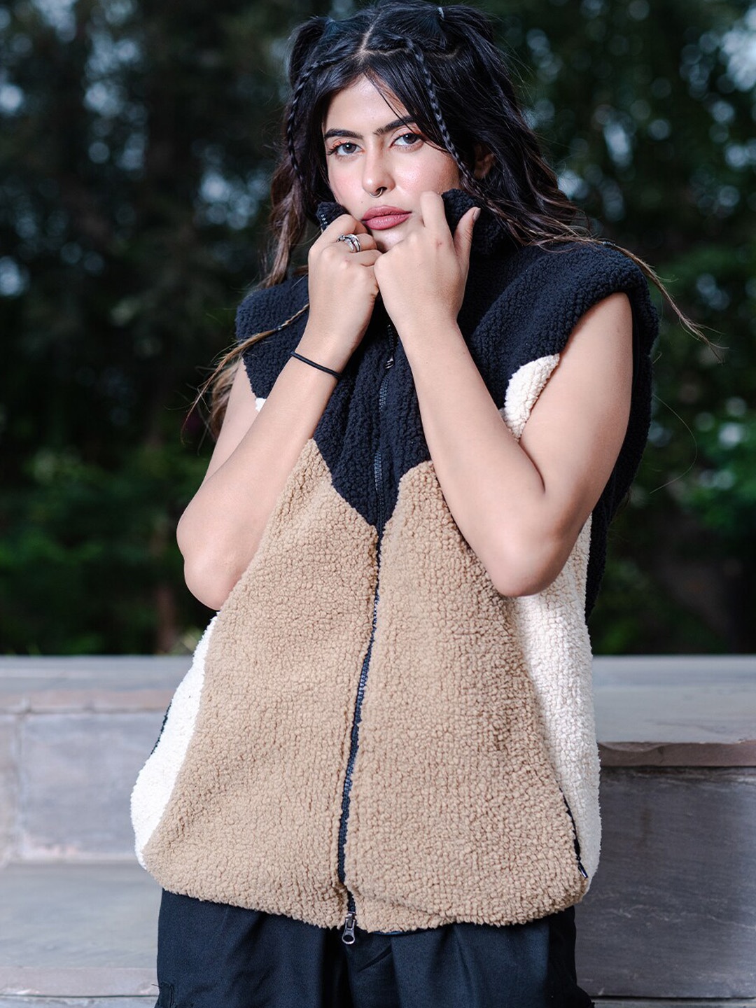 

Tistabene Colourblocked Mock Collar Lightweight Cotton Open Front Jacket, Beige
