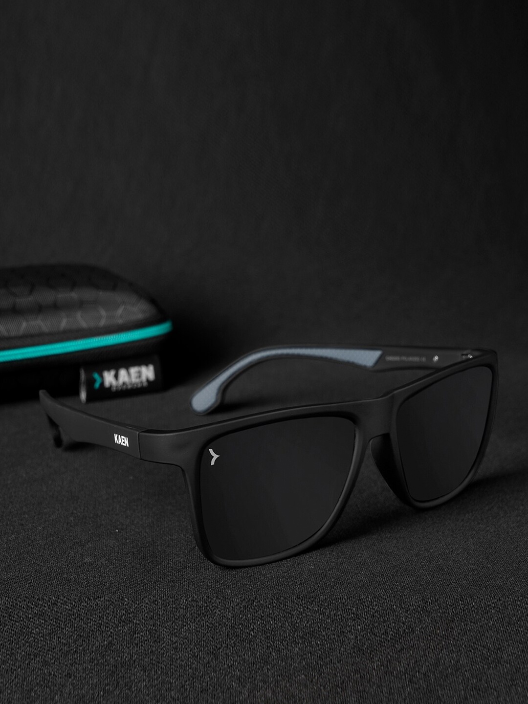 

KAEN EYEWEAR Unisex Square Sunglasses with Polarised Lens KASKarl, Black