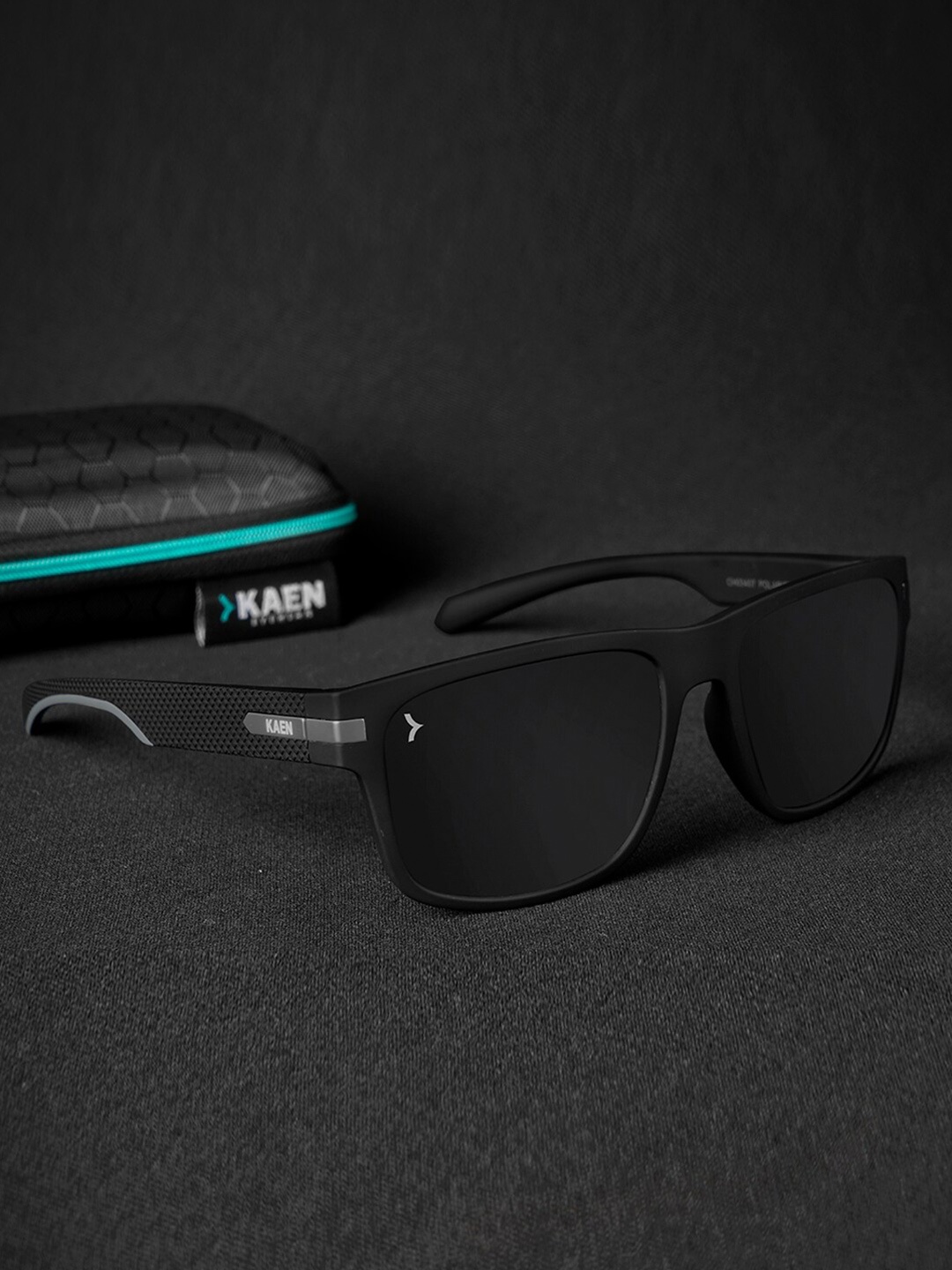 

KAEN EYEWEAR Unisex Square Sunglasses with Polarised Lens KASKael, Black