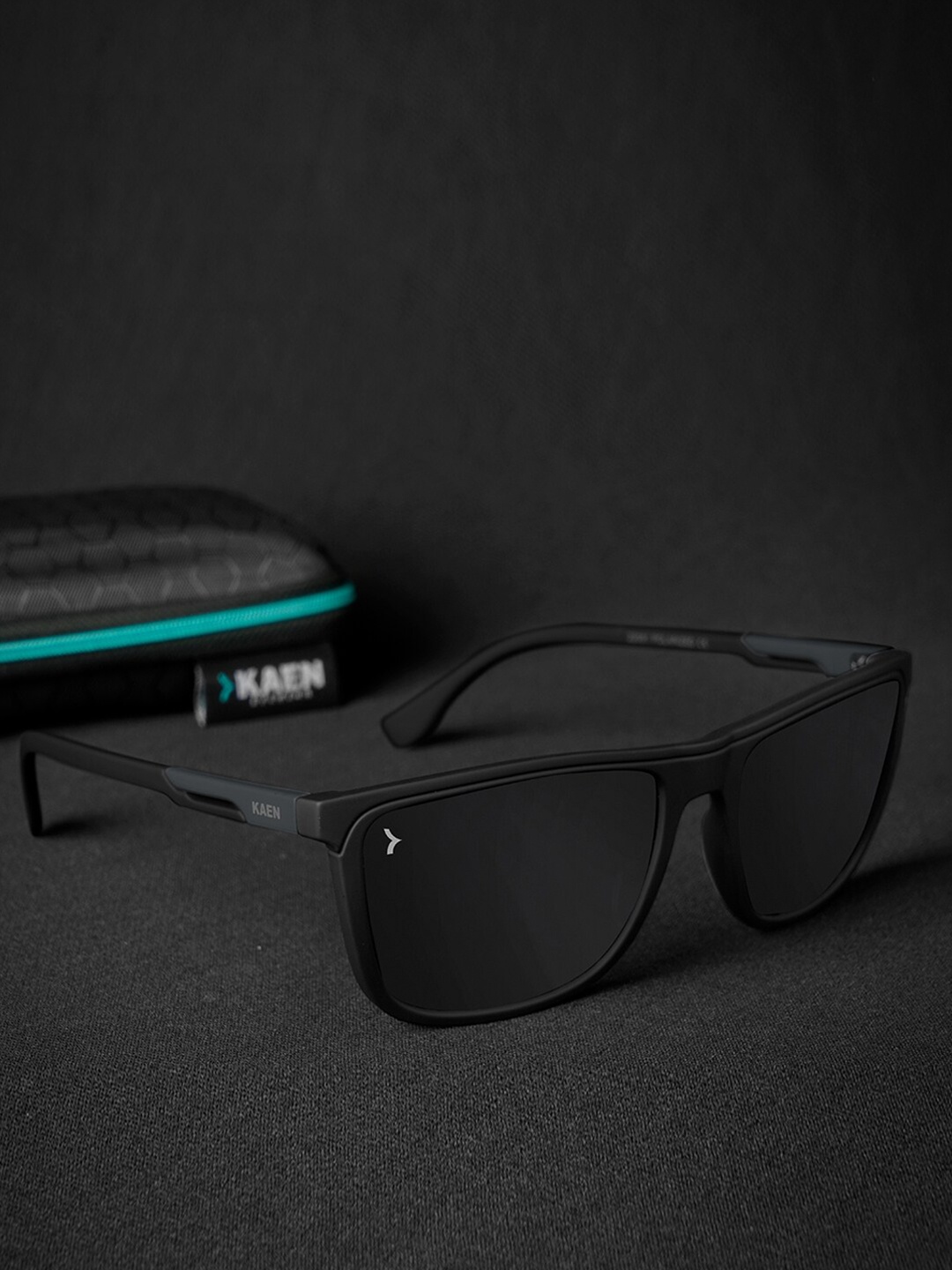 

KAEN EYEWEAR Unisex Square Sunglasses with Polarised Lens KASKenC1, Black