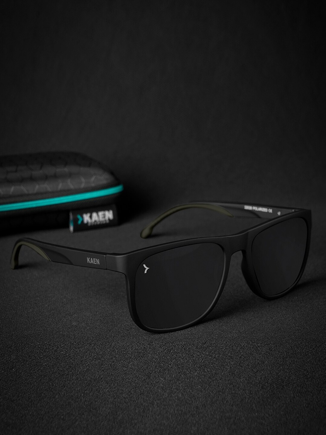 

KAEN EYEWEAR Unisex Square Sunglasses with Polarised Lens KASKoryC2, Black
