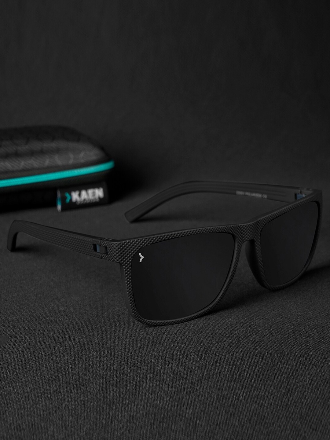 

KAEN EYEWEAR Unisex Square Sunglasses with Polarised Lens KASKevC1, Black