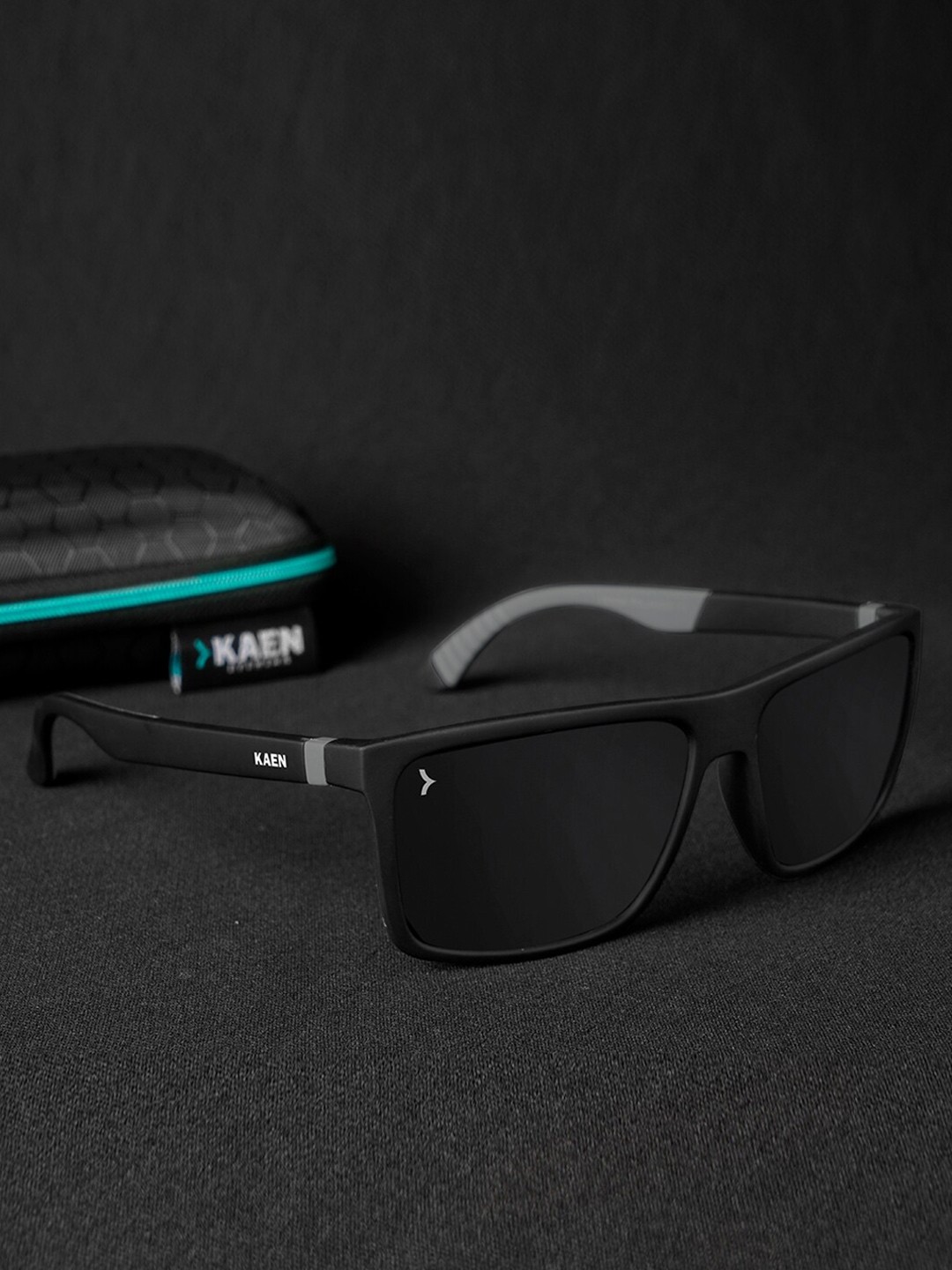

KAEN EYEWEAR Unisex Square Sunglasses with Polarised Lens KASKari, Black