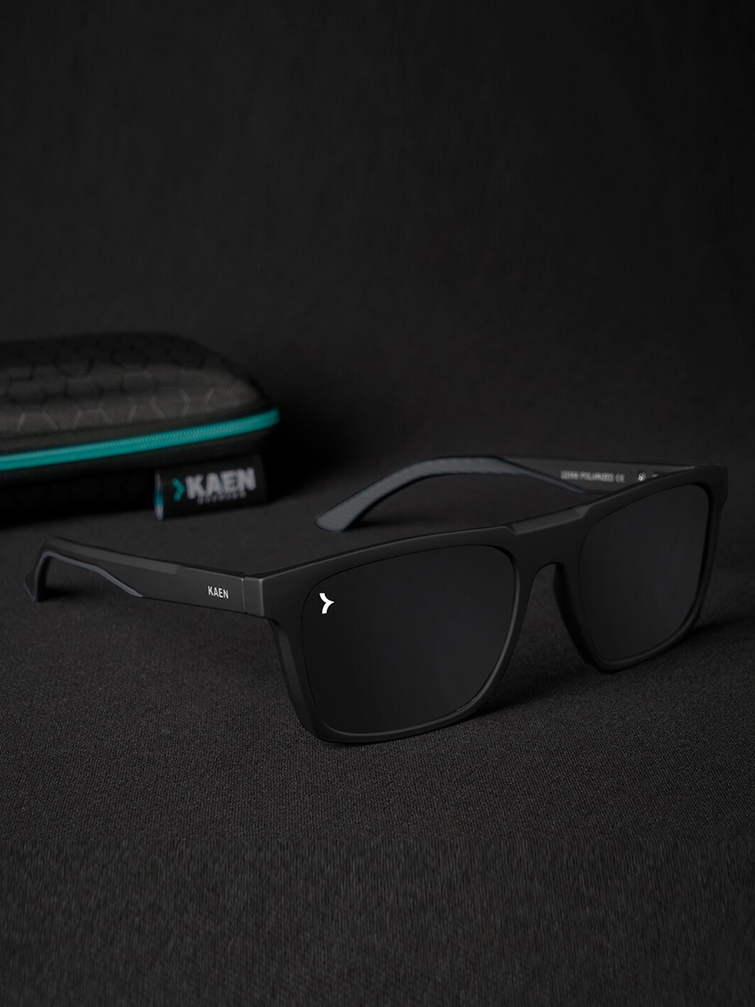 

KAEN EYEWEAR Unisex Square Sunglasses with Polarised Lens KASKurtC1, Black