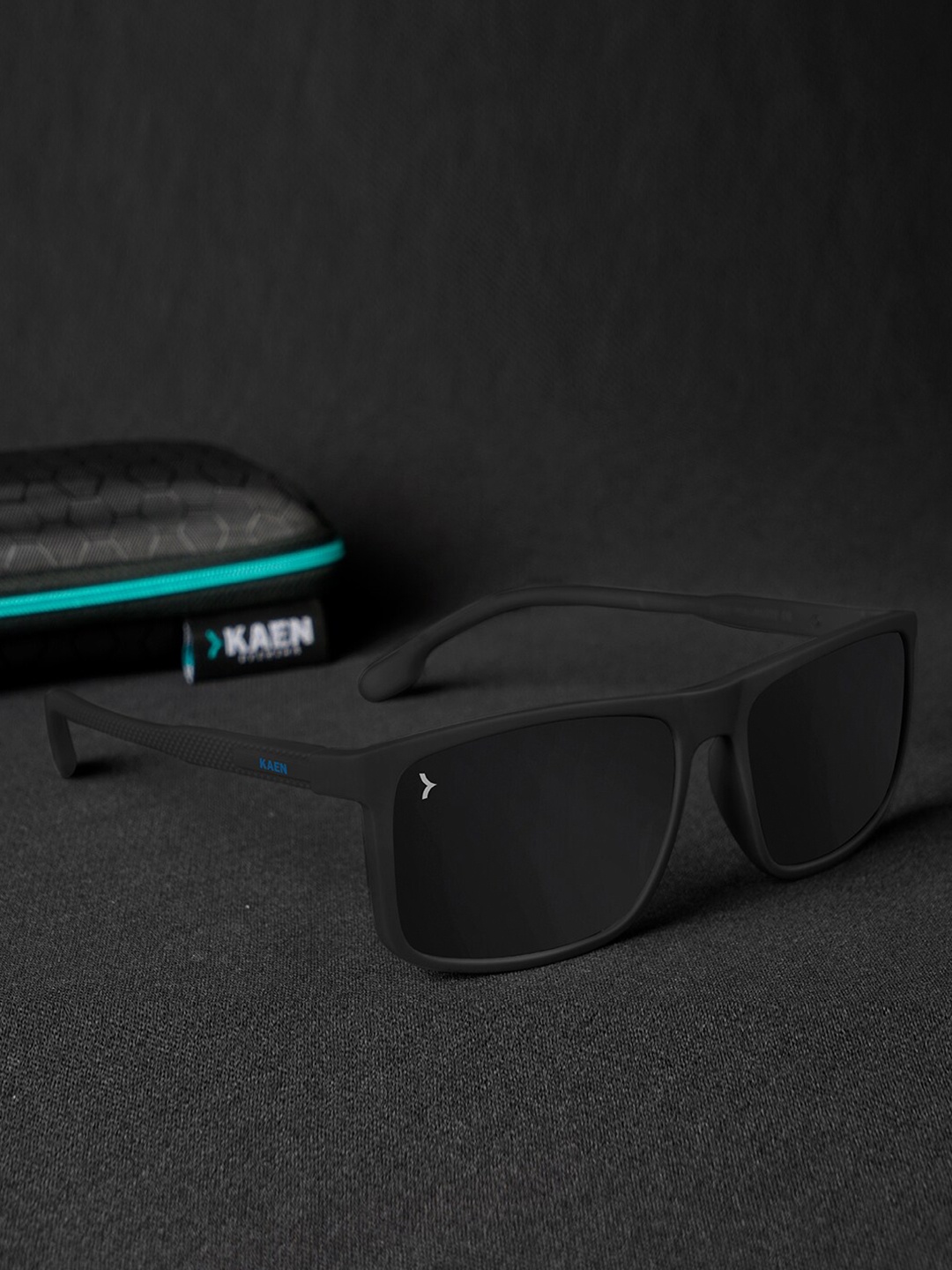 

KAEN EYEWEAR Unisex Square Sunglasses with Polarised Lens KASKoleC1, Black