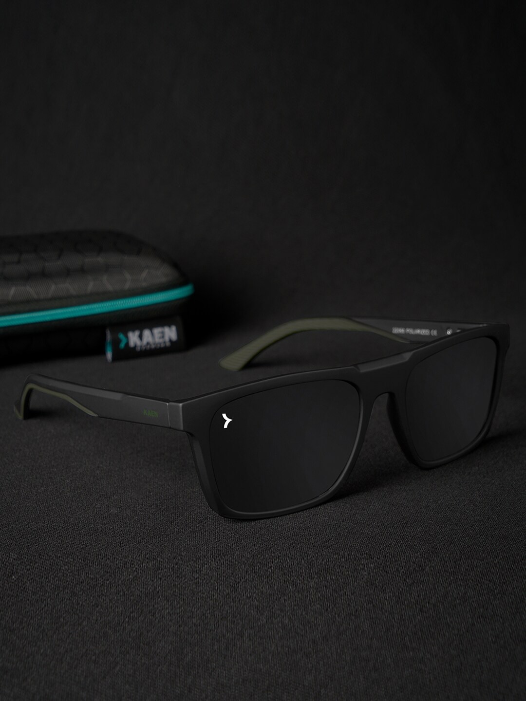 

KAEN EYEWEAR Unisex Square Sunglasses with Polarised Lens KASKurtC2, Black