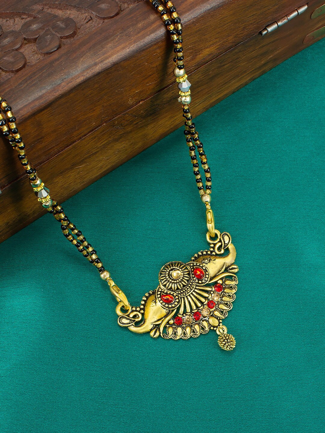 

PRIVIU Brass-Plated Mangalsutra, Gold