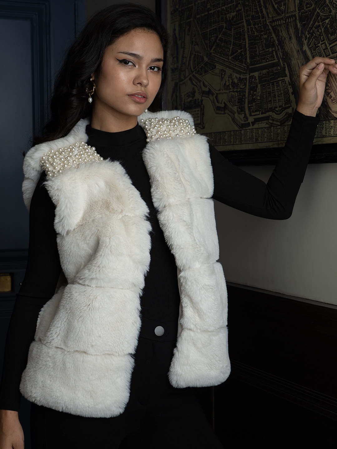 

Rhe-Ana Self Designed V-Neck Tailored Jacket, Cream