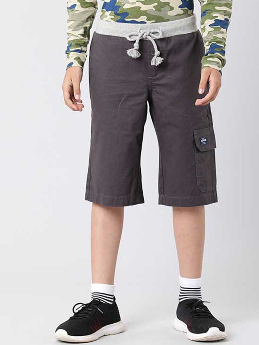 

Indian Terrain Boys Mid Rise Knee Length Shorts, Grey