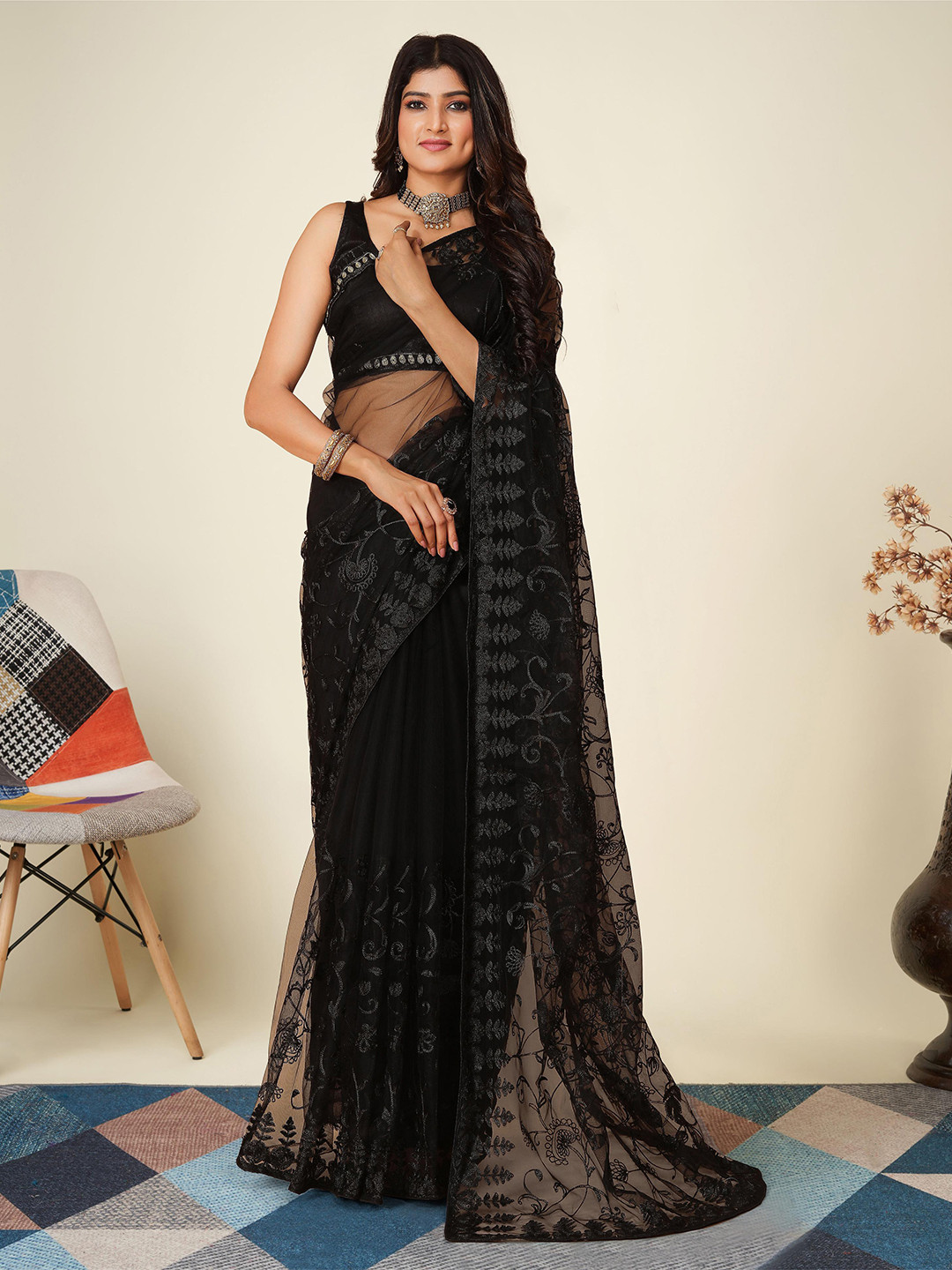 

VAIRAGEE Floral Embroidered Net Saree, Black