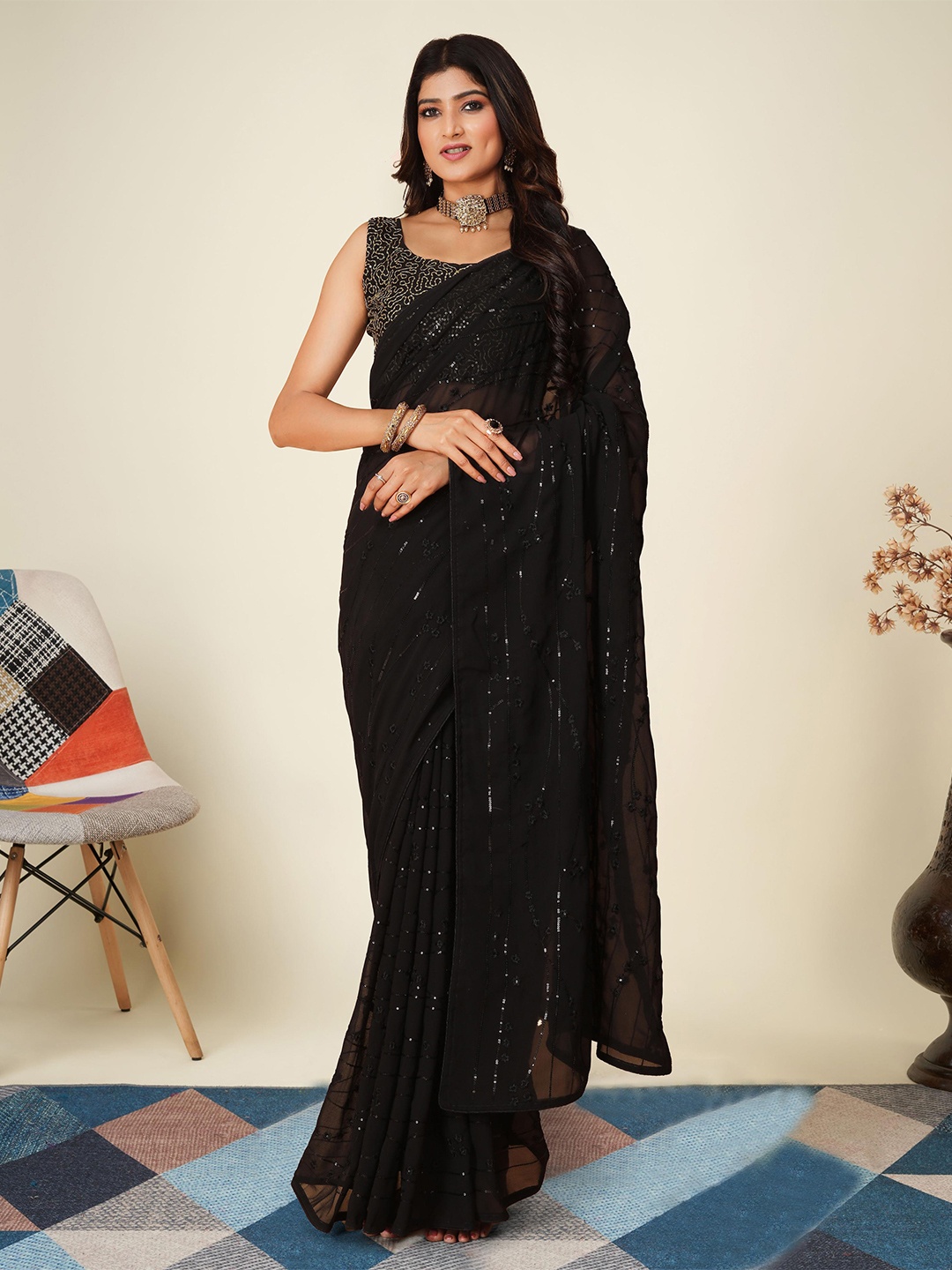 

VAIRAGEE Sequinned Embellished Saree, Black