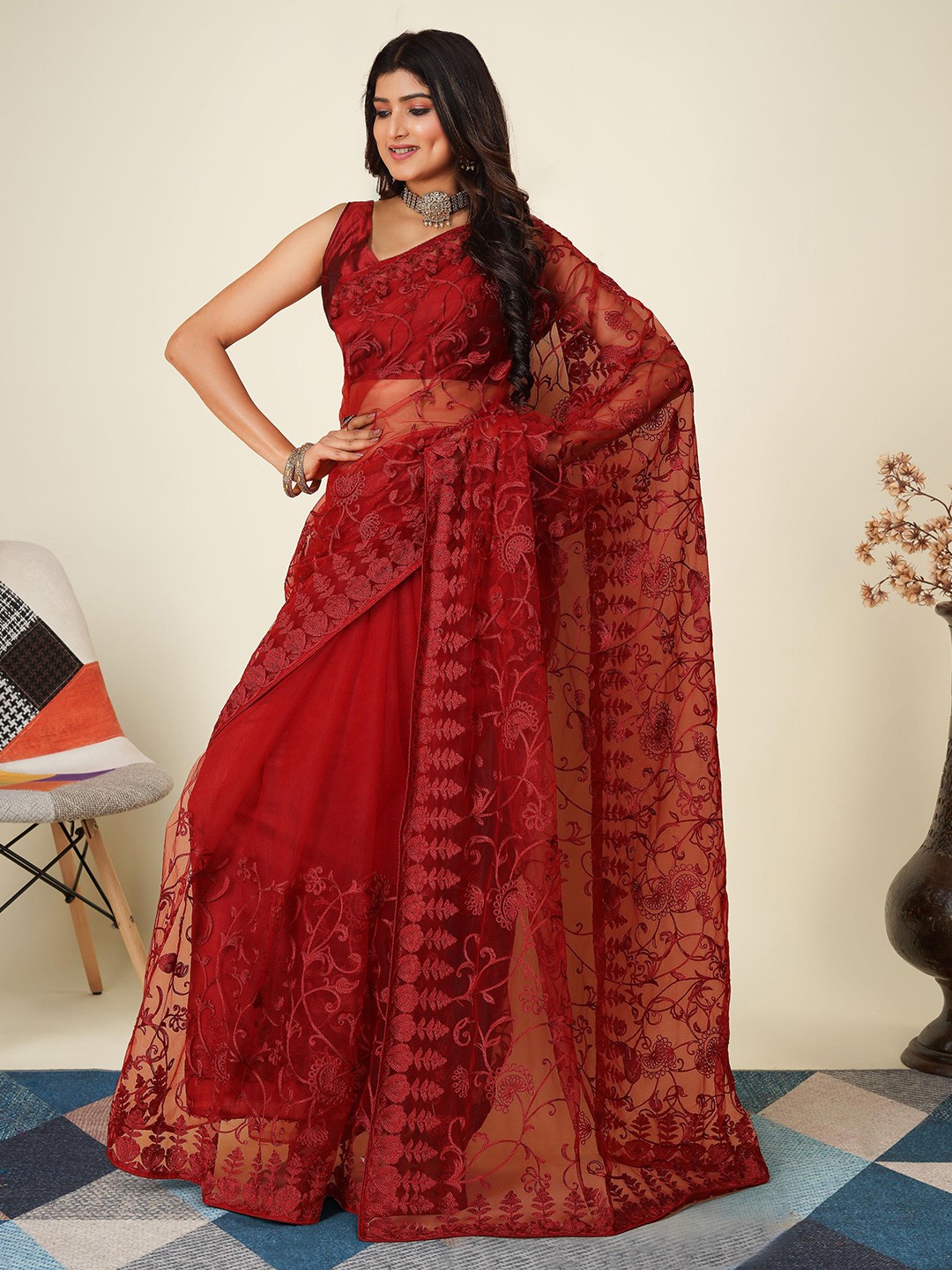 

VAIRAGEE Floral Embroidered Net Saree, Maroon