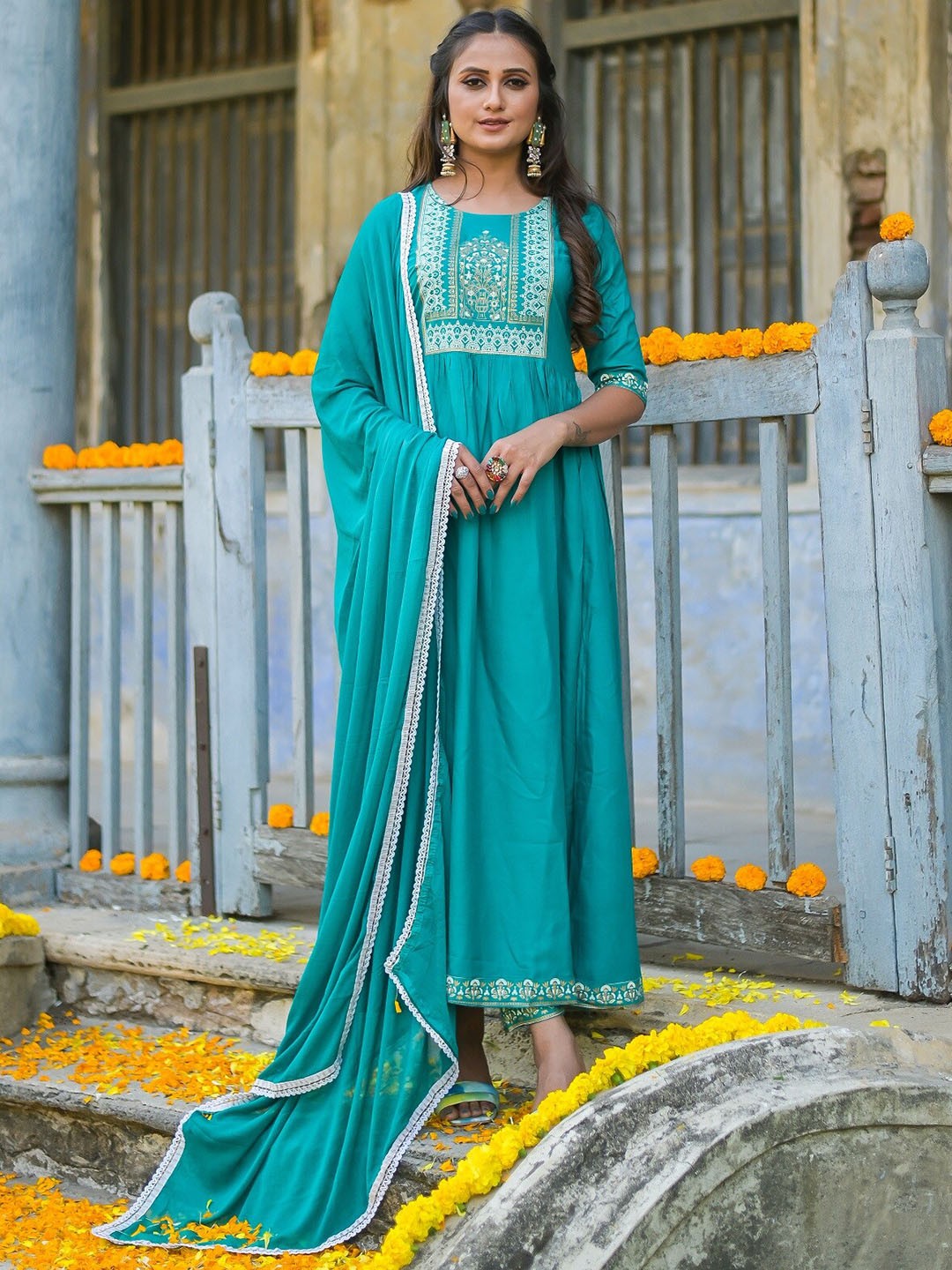 

VAABA Ethnic Motifs Yoke Design Pleated Kurta With Trousers & Dupatta, Green