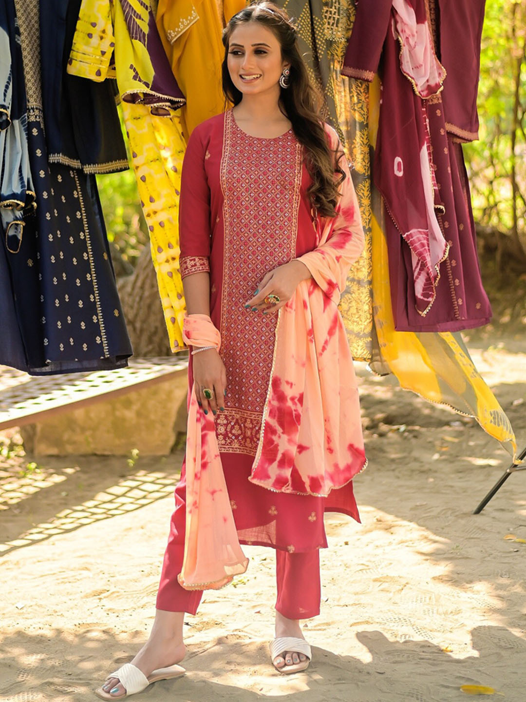

VAABA Ethnic Motifs Printed Kurta With Trousers & Dupatta, Maroon