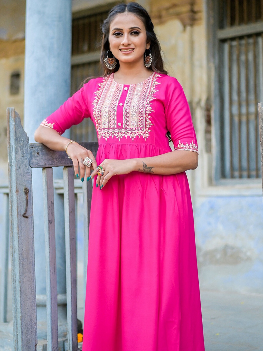 

VAABA Ethnic Motifs Yoke Design Pleated Kurta With Trousers & Dupatta, Pink