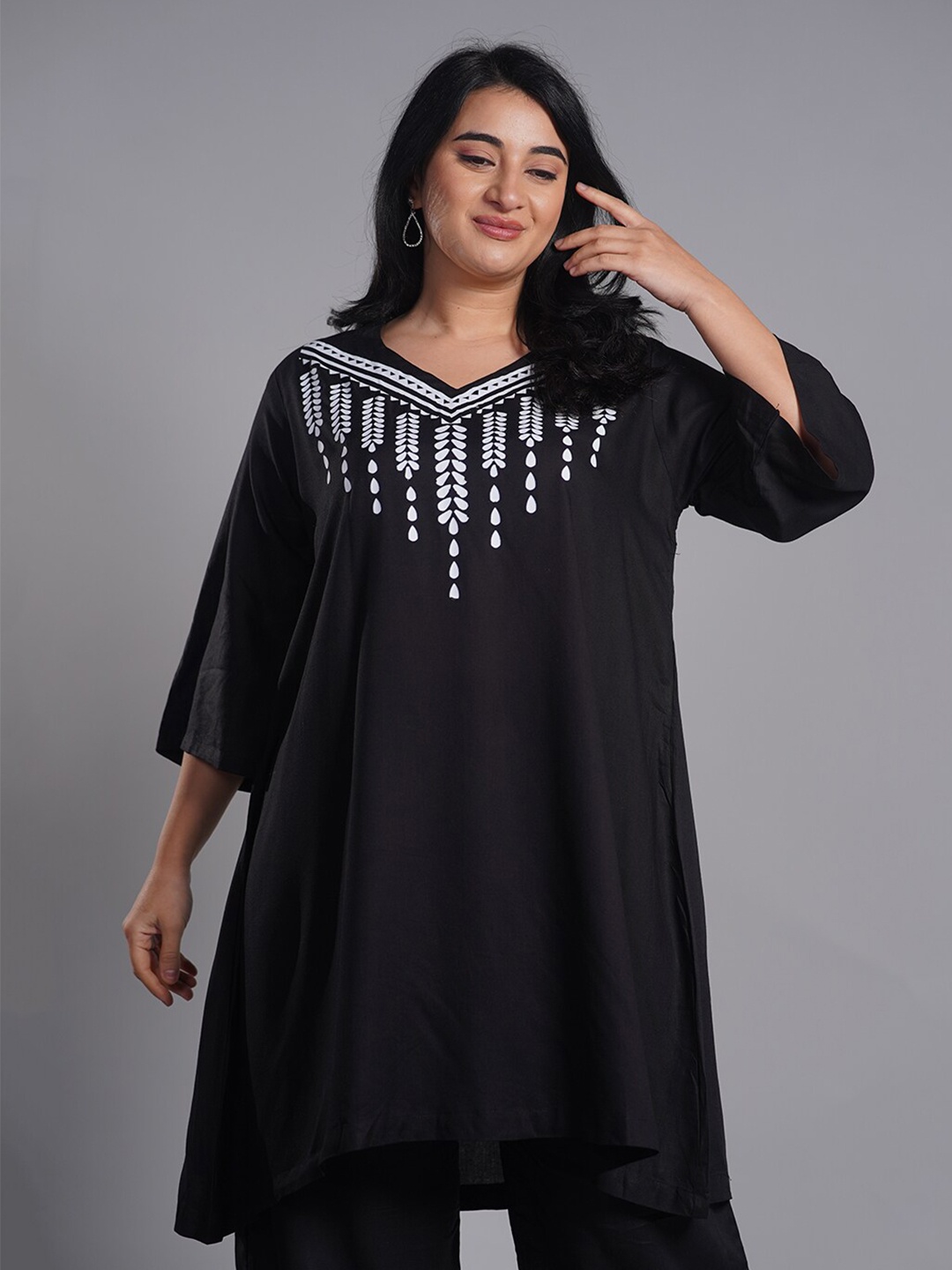 

LetsDressUp PLus Size Printed V-Neck A-Line Kurta, Black