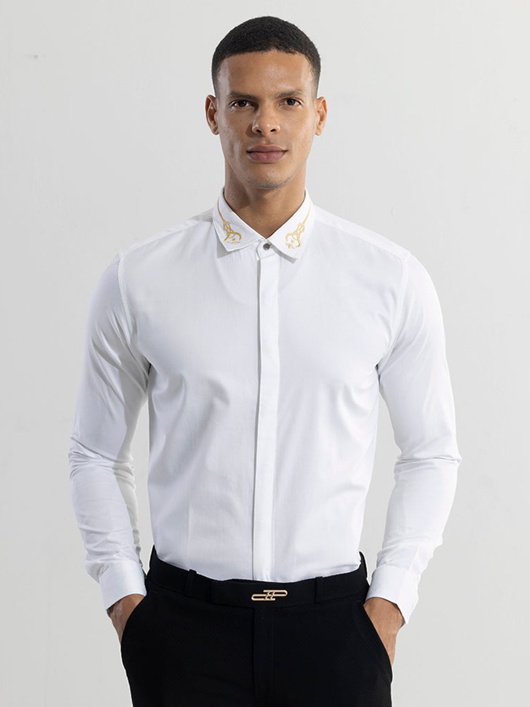 

Snitch White Spread Collar Classic Slim Fit Cotton Casual Shirt