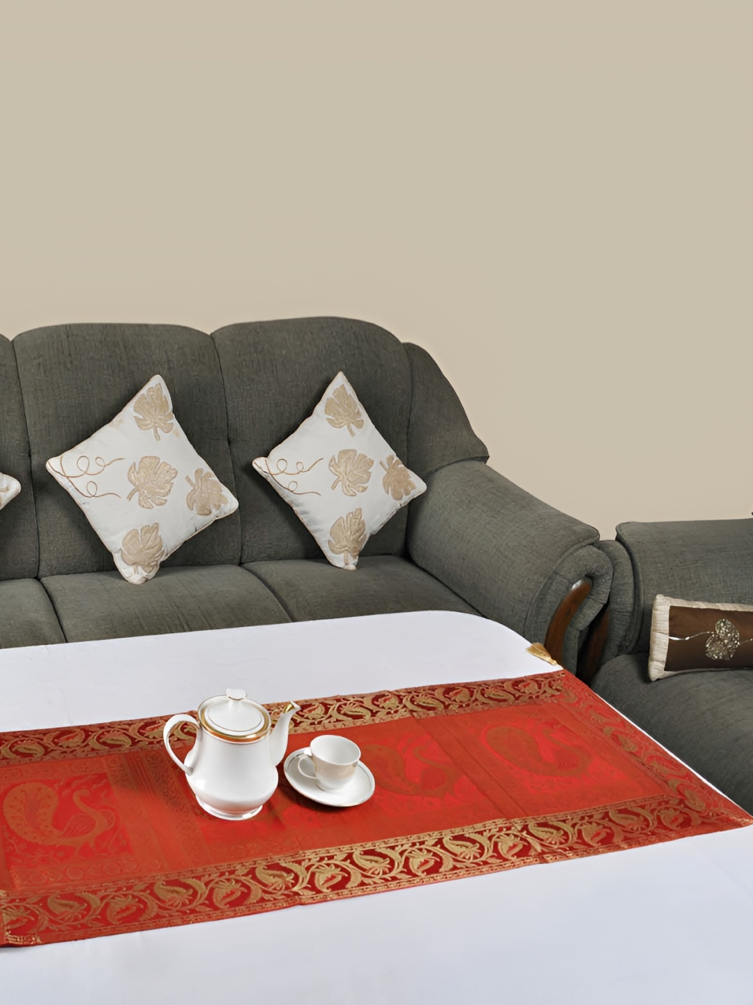 

Lal Haveli Red Floral Printed Table Runners