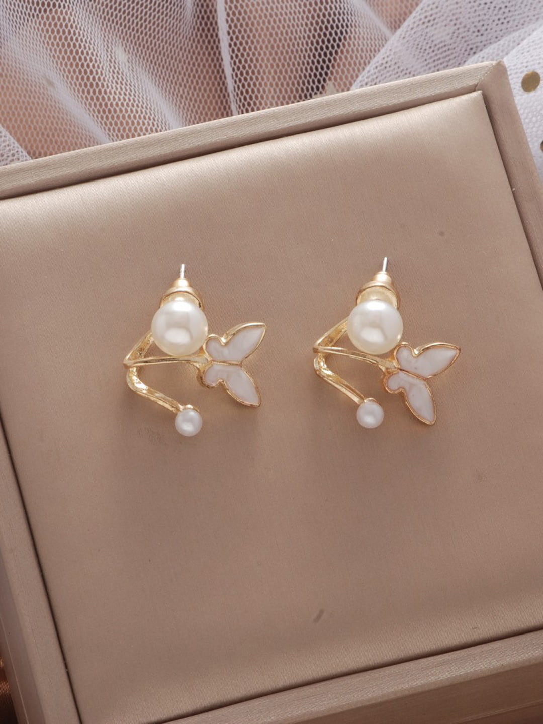 

VAGHBHATT Gold-Plated Stud Earrings, White
