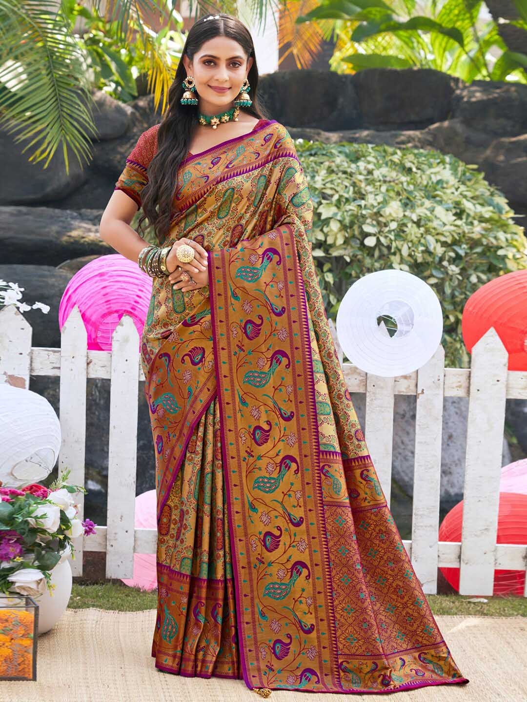 

Riwazo Ethnic Motifs Woven Design Banarasi Saree, Purple