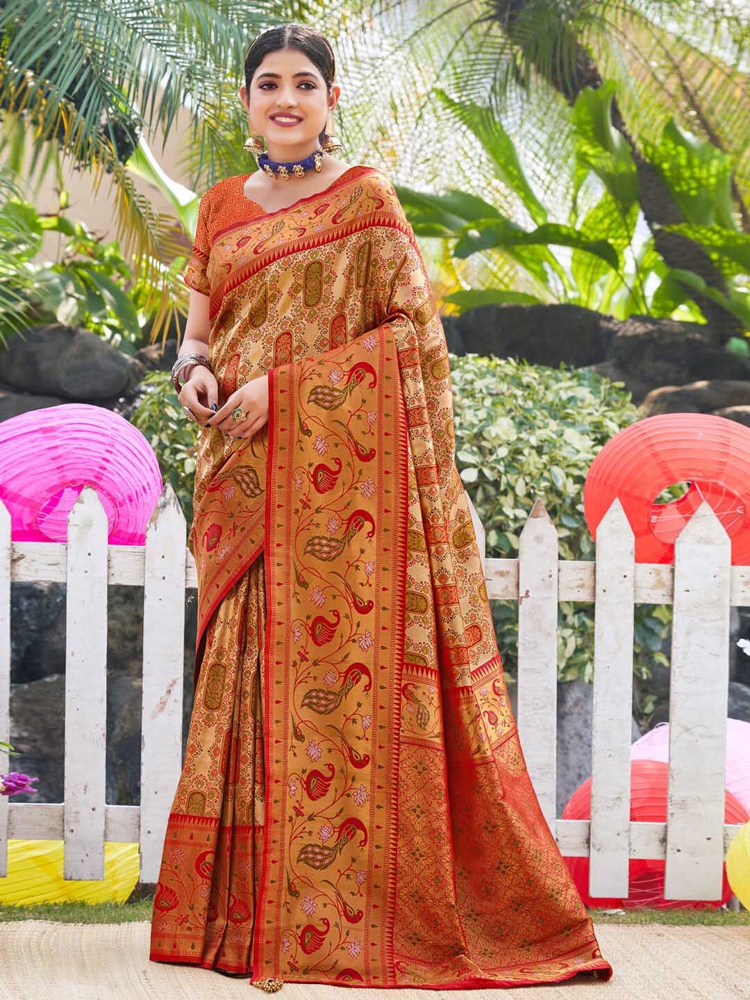 

Riwazo Ethnic Motifs Woven Design Zari Banarasi Saree, Red