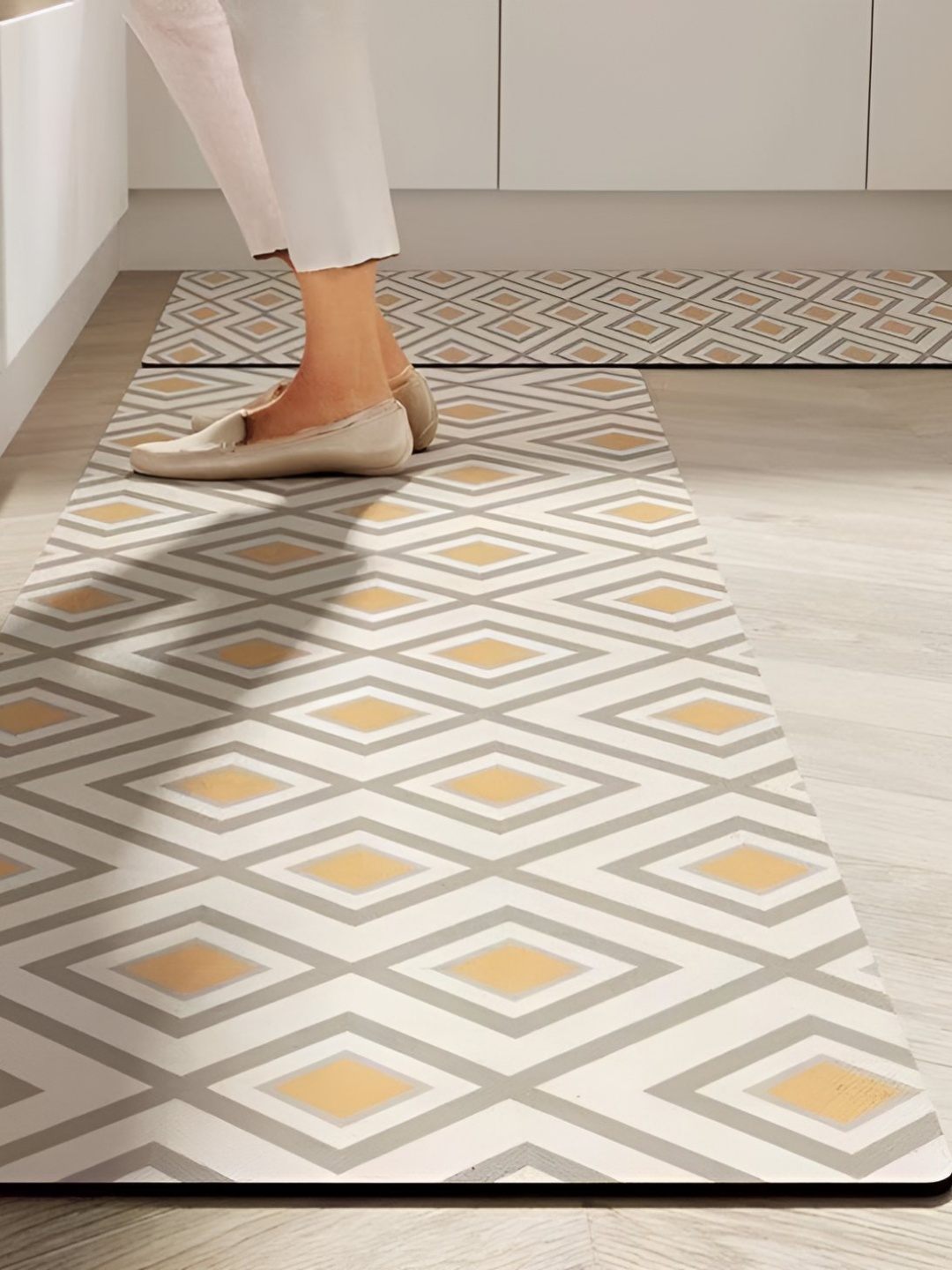 

HomeCloud Yellow & Grey 2 Pieces Geometric Pattern Anti Skid Kitchen Mats