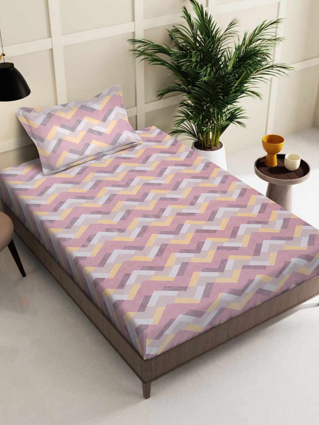 

KLOTTHE Pink & Grey Geometric Printed 400 TC Pure Cotton Fitted Single Bedsheet Set