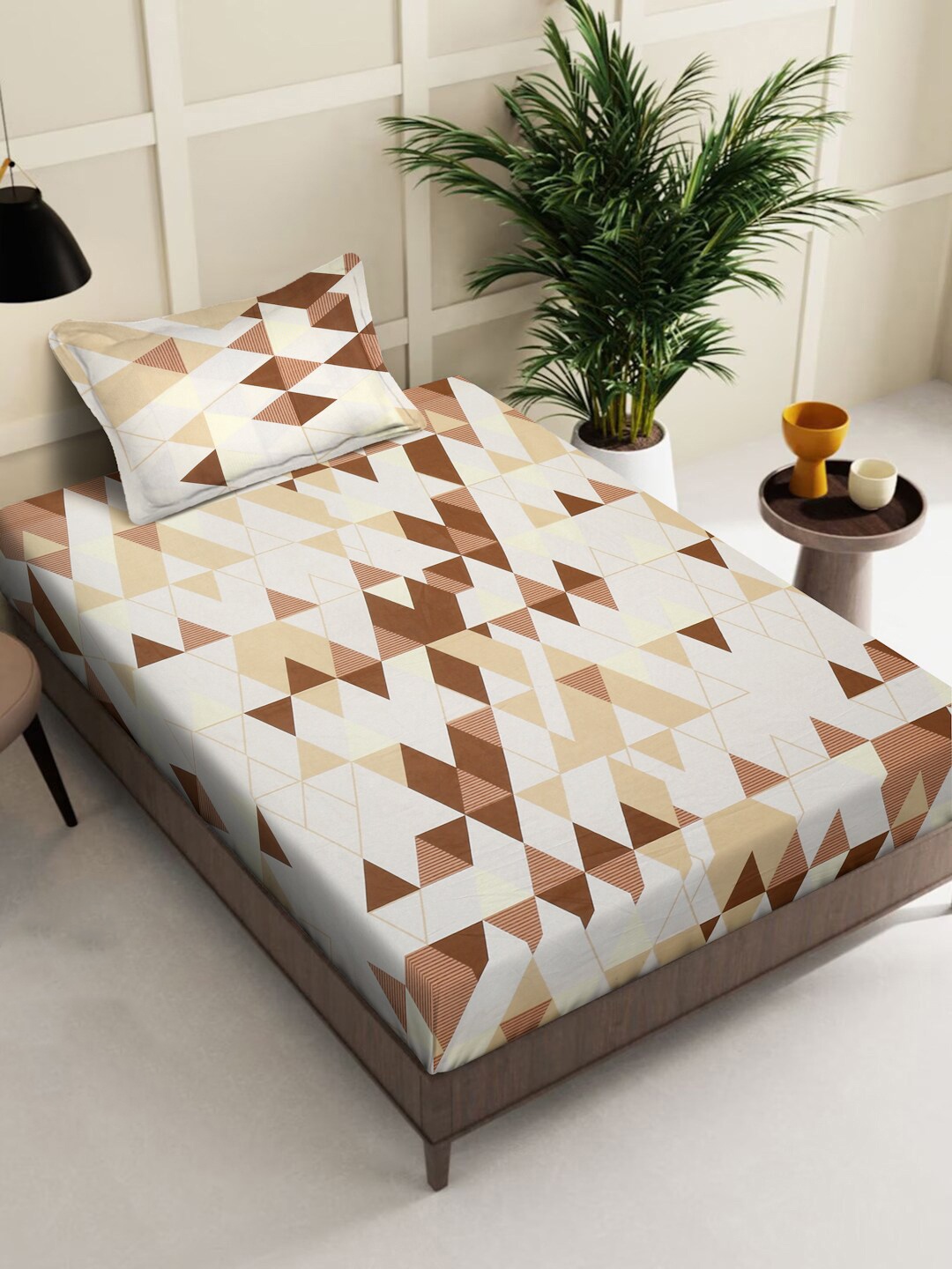 

KLOTTHE Brown & Beige Geometric 400 TC Pure Cotton Bedsheet with Pillow Cover
