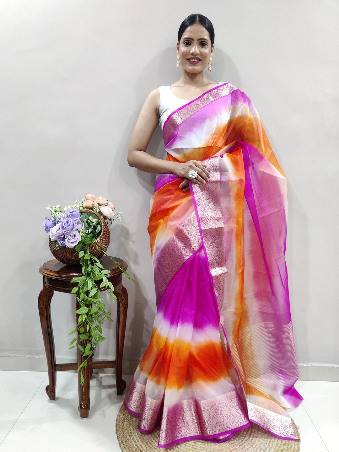 

ZILVIRA Zari Woven Design Tie and Dye Organza Banarasi Saree, White