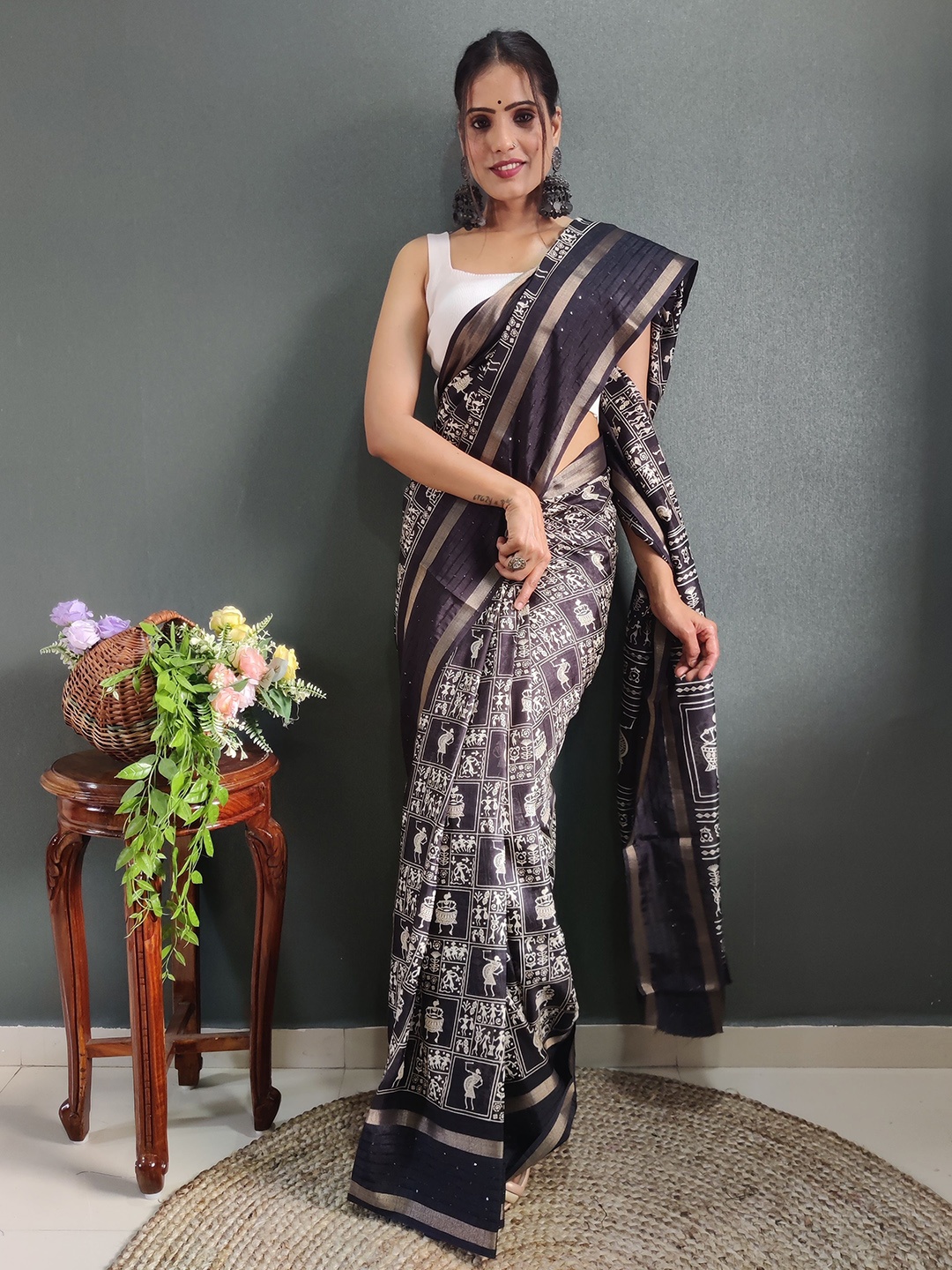 

ZILVIRA Warli Printed Silk Blend Designer Saree, Black