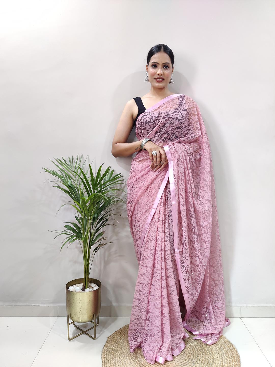 

ZILVIRA Beads and Stones Floral Embellished Net Saree, Pink