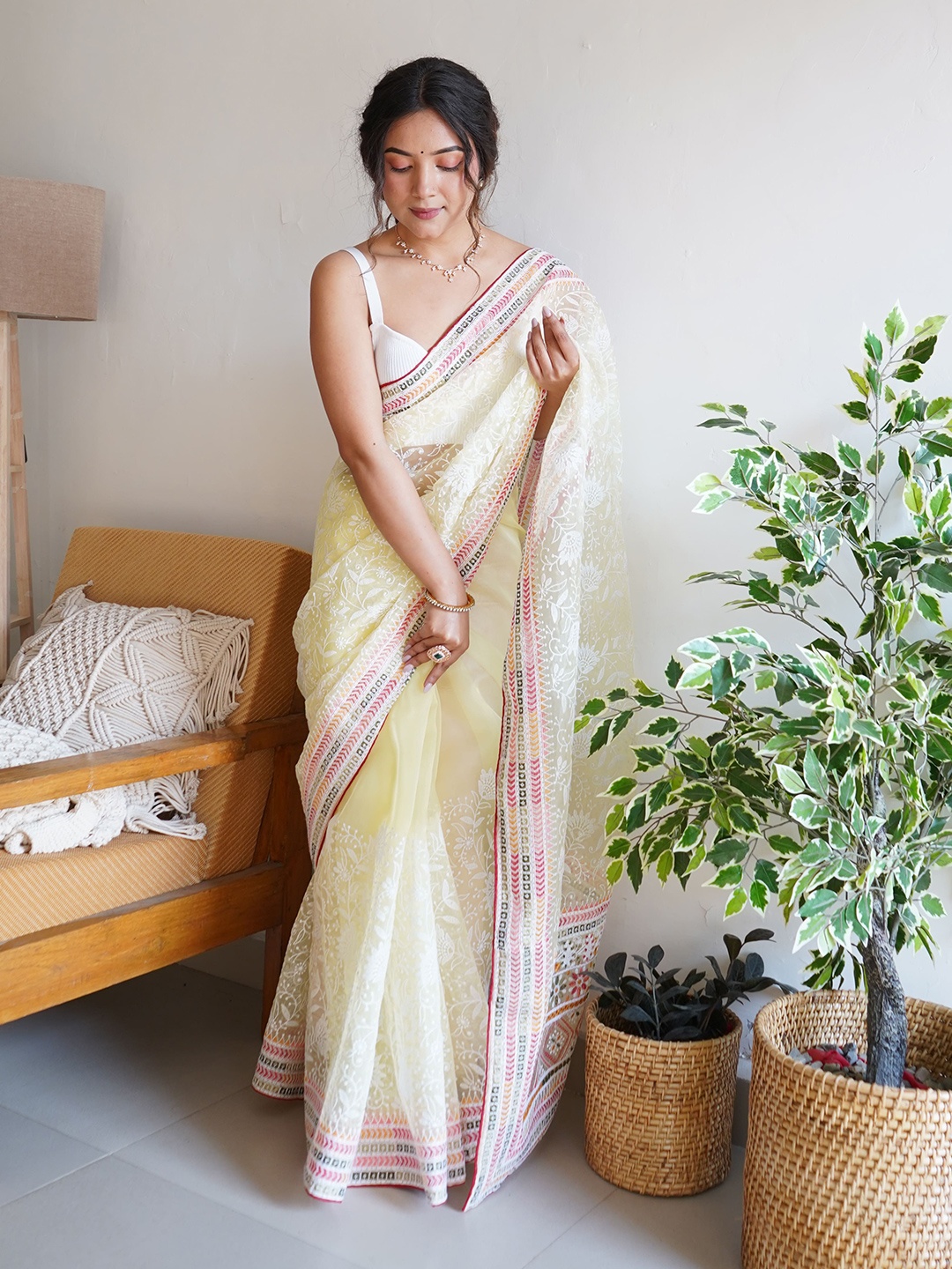 

MBL Ethnic Motifs Embroidered Organza Chikankari Saree, Yellow