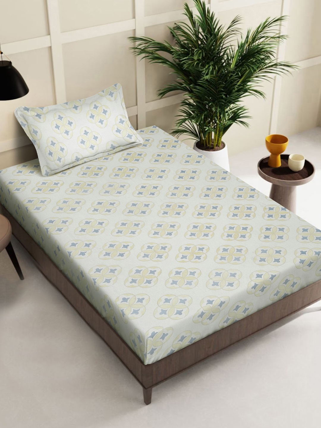 

KLOTTHE Grey Geometric Printed Pure Cotton 400 TC Single Bedsheet With Pillow Cover